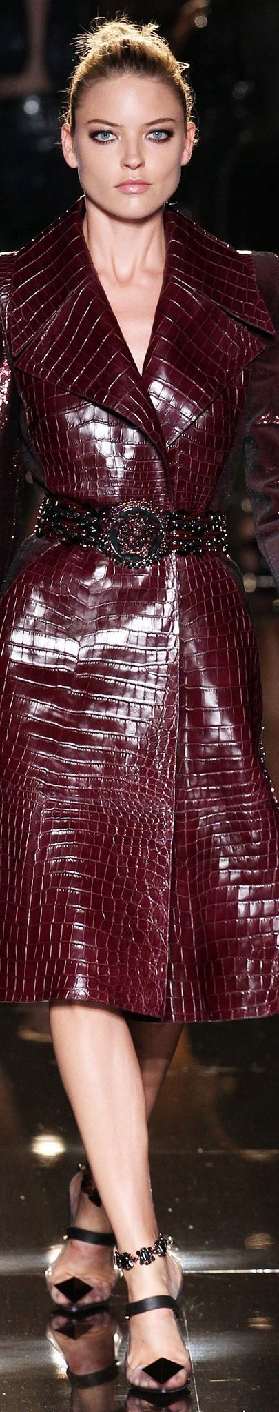 Model walks on Versace runway in burgundy belted snakeskin wrap coat.. DIY the look yourself: http://mjtrends.com/pins.php?name=snakeskin-fabric-for-coat Marsala Color, Versace Runway, Martha Hunt, Shades Of Burgundy, Versace Couture, Model Walks, Brown Eyed Girls, Atelier Versace, Animal Print Fashion