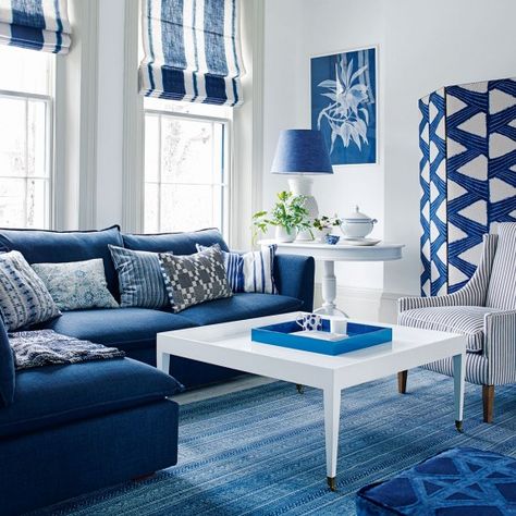 Blue and white living room with cobalt blue sofa and striped blinds Blue And White Decor, Blue And White Living Room, White Living Room Decor, Furnitur Ruang Keluarga, Summer Living Room, Blue Living Room Decor, Living Room Decor Ideas, White Living Room, Living Room White