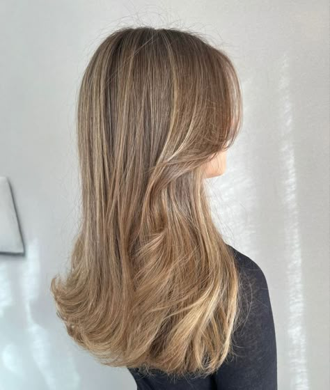 #BlondeHairGoals #BlondeTransformation #HairMakeover #BlondeBeauty #BlondeAmbition #HairInspo #BlondeBombshell #BlondeJourney #NewHairWhoDis #BlondeVibes #HairTransformation #BlondeLife #BlondeHighlights #BlondeObsessed #BlondeMagic Dark Blonde Light Brown Hair Balayage, Blonde Balayage From Dark Hair, Hair Inspiration Light Brown, Soft Blowout Hair, Dark Blonde Hair Inspiration, Sand Hair Color, Sandy Blonde Highlights, Cool Balayage, Sand Blonde Hair