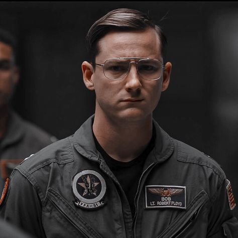 𝗱𝗼 𝗡𝗢𝗧 𝗿𝗲𝗽𝗼𝘀𝘁 𝗼𝗿 𝗿𝗲-𝗲𝗱𝗶𝘁 • 𝑇𝐴𝐺𝑆: #topgun #topgunmaverick #maverick #phoenix #bob #hangman #rooster #topgunicons #maverickicons #topgunmaverickicons #icons #fighterpiloticons #tomcruise Bob Maverick, Topgun Maverick Bob, Bob Floyd Maverick, Robert Bob Floyd, Hangman Maverick, Topgun Maverick Fanart, Dorky Guys, Tomcruise Topgun, Robert Floyd