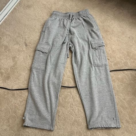 pro club heavy weight men’s cargo sweat pants Proclub Sweats, Bday Gifts, Pro Club, Sweat Pants, Baggy Jeans, Mens Sweatpants, Christmas List, Heavy Weight, Light Grey