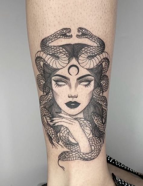 Medusa Meaning, Medusa Tattoos, Tattoo Homme, Tattoo Modern, Tato Paha, Black Medusa, Tato Dengan Makna, Medusa Tattoo Design, Muster Tattoos