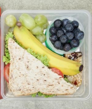 10 quick healthy brown bag lunches  this will come in handy at college when i only have a 15 min lunch break Brown Bag Lunch, Healthy Lunches For Work, Work Lunch, Brown Bag, Quick Healthy, Lunch Snacks, Healthy Lunch, Lunch Recipes, Health Food