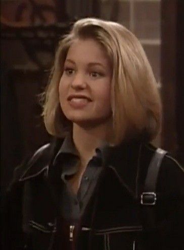 Dj Tanner Short Hair 90s, 80s Bob Hairstyle, Dj Tanner Short Hair, 90s Bob Round Face, Dj Tanner Hair, Topanga Lawrence, 90s Bob, Dj Tanner, Cameron Bure