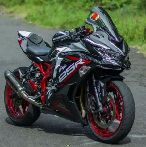 Kawasaki Motorcycles Sport Bikes, Kawasaki Ninja Bike, Motor Cafe Racer, Motor Balap, Marvel Young Avengers, Xe Ducati, Ninja Bike, Expensive Sports Cars, Kawasaki Motor