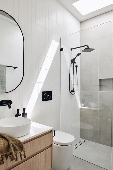 Walk In Bathroom Showers, Small Contemporary Bathroom, Small Shower Room, Bathroom Top, Basement Bathroom, Upstairs Bathrooms, Tiny Bathroom, Stylish Bathroom, Minimalist Bathroom