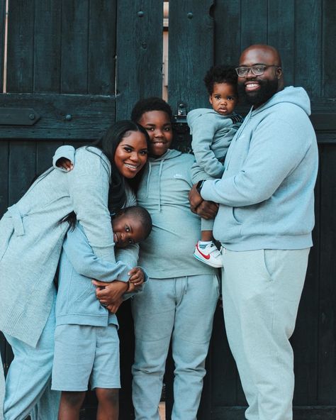 #familyphotography #winterpictures #blackfamilyphotos #sweatpants #family #blacklove #seasonalfamilypictures Sweat Suit Family Photos, Sweatpants Family Photoshoot, Sweatpants Photoshoot, Nike Sweatsuit, Fam Photos, Family Photo Colors, Fall Pics, Jogging Suit, Black Families