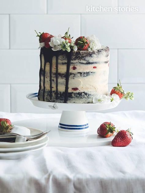 Wedding Strawberries, Molten Chocolate, Mothers Day Cake, Naked Cakes, Chocolate Wedding Cake, Cake Trends