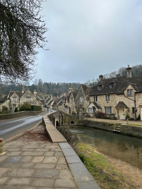 cotswolds english village countryside aesthetic cottage core Cotswolds Aesthetic, English Countryside Aesthetic, English Countryside Home, Uk Bucket List, Aesthetic Cottage Core, Countryside Aesthetic, Cotswolds Cottage, England Aesthetic, Cotswold Villages