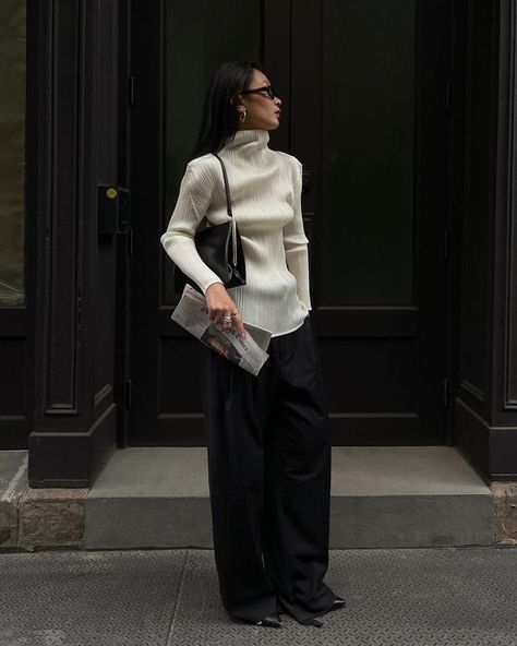 Black Wide Leg Trousers Outfit, Black Trouser Outfit, Black Trousers Outfit, Wide Leg Trousers Outfit, Minimalism Clothes, 90s Minimalism, Getting Bored, Classy Winter Outfits, Chic Jeans