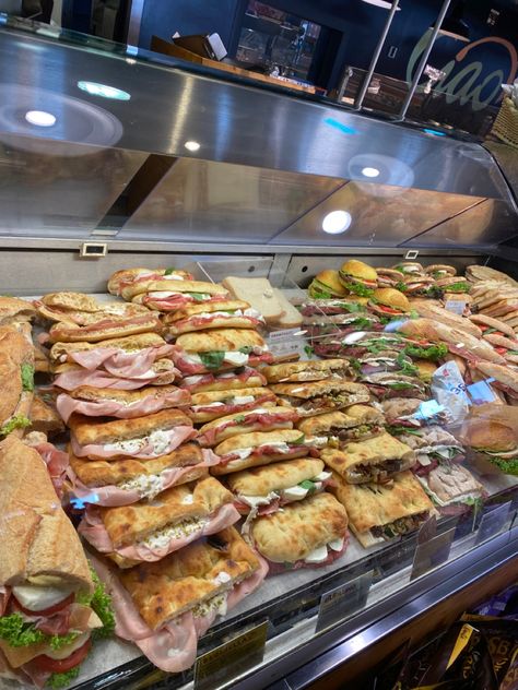 Italian Sandwich Shop Interior, Sandwich Shop Aesthetic, Table Spread Ideas, Healthy Cafe Food, Sandwich Shop Design, Italian Sandwich Shop, Italian Fast Food, Pizza Display, Italian Street Food