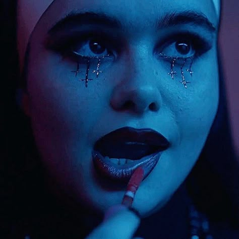 Film Aesthetic Edit, Barbie Ferreira Outfit, Zendaya Poster, Barbie Ferreira, Purple Vibe, Fantasias Halloween, Blue Pin, Grunge Makeup, Makeup Designs