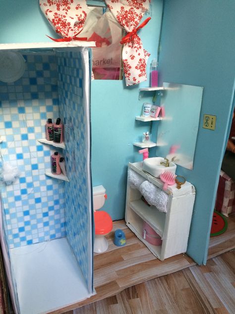 Barbie bathroom Bathroom With Blue Walls, Doll House Bathroom, Minimalist Entryway, Barbie Bathroom, Barbie Camper, Modern Facade, Camper Storage, One Of One, Outside Living