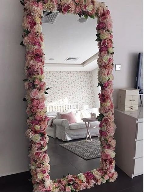 Vanity mirror with lights - check the full list in the following article. Image credit: @yoleslan #vanitymirror #vanitymirrorwithlights #homedecor #housedecor #mirrorwithflowersframe #flowerframemirror Teenage Room Decor, Diy Girls Bedroom, Girl Bedrooms, Hiasan Bilik Tidur, Bedroom Decor For Teen Girls, Teen Girl Bedroom, Teen Bedroom Decor, Girl Bedroom Decor