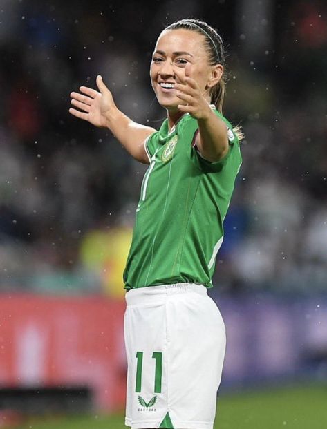 Katie Mccabe Ireland, Katie Mccabe Wallpaper, Arsenal Women Wallpaper, Ruesha Littlejohn, Autumn Rory Gilmore, Ireland Football, Katie Mccabe, Soccer Girlfriend, Lucy Bronze