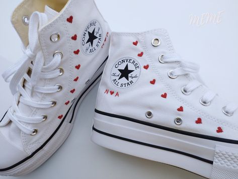 Shoe Lace Patterns Converse Embroidery, Converse Embroidery Ideas Low Top, Embroidery Designs Shoes, Cross Stitch On Converse, Heart Embroidered Converse, Red Converse Embroidery, Converse Embroidery Ideas, Shoe Embroidery Ideas, Embroider Converse Low Top