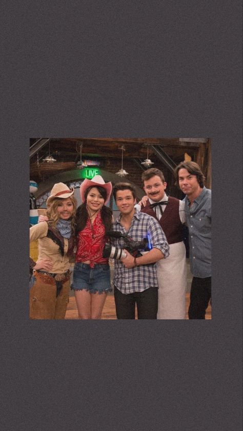 Icarly Wallpaper, Icarly Aesthetic, Charli Damilo, I Carly, Icarly And Victorious, Kids Tv Shows, Kid N Teenagers, Cute Panda Wallpaper, Miranda Cosgrove