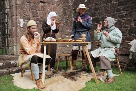 Eat Like an English Peasant With This Medieval Cookbook - Gastro Obscura Saxon Clothing, Ancient Homes, Medieval Birthday, Medieval Camp, Dragon Hunter, Monster Dragon, Medieval Peasant, Medieval Food, Medieval Literature