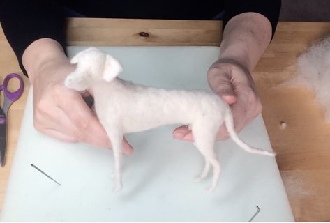 A needle felting tutorial by artist All Things Felt & Beautiful to guide you making a basic needle felt standing dog. Needle Felting Dog Tutorial, Needle Felted Dog Tutorial How To Make, Dog Tutorial, Felted Hearts, Felting Tutorial, Needle Felting Tutorial, Felt Dog, Felted Dog, Felt Toys Patterns