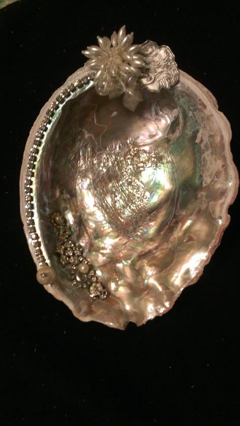 Mermaid Treasure, Grants Pass Oregon, Shell Mermaid, Oyster Shell Crafts, Seashell Projects, Art Coquillage, Grants Pass, Mermaid Shell, Jewelry Holders