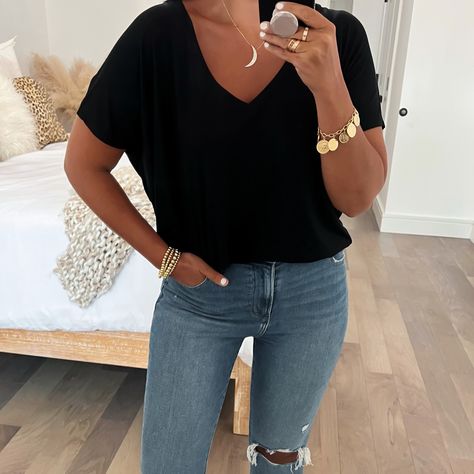 Relaxed V-Neck London Tee curated on LTK Loose V Neck Tee, Black V Neck Tee Outfit, V Neck Tshirt Women Outfits, Tee Outfit, Pocket Tee, Clothes Style, Comfy Casual, V Neck Tee, Black Tee