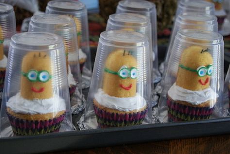 Bake Sale Items That Sell, Twinkie Minions, Bake Sale Table, Transport Cupcakes, Bake Sale Treats, Bake Sale Packaging, Cupcake Packaging, Minion Cupcakes, Bake Sale Recipes