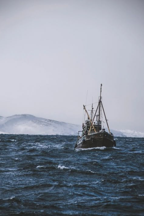 Ocean Academia, Sailor Aesthetic, Sea Man, Nautical Aesthetic, Old Fisherman, Sea Aesthetic, Lighthouse Keeper, Life At Sea, Adventure Aesthetic