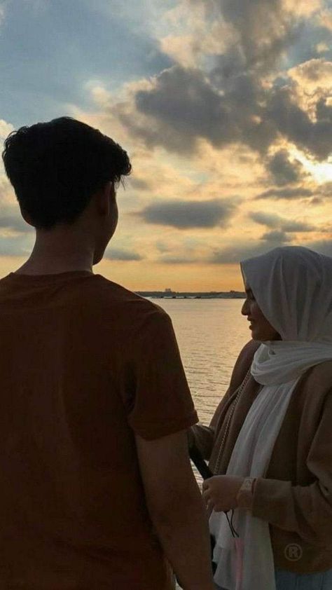 Cute Couple Video, Ootd Couple, Couple Status, Instagram Couples, Couple Fits, Hijab Wedding, Muslim Couple Photography, Muslim Couple, Cute Muslim Couples