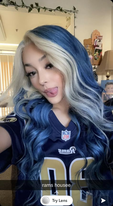 Blue Hair With Blonde, Blonde And Blue Hair, Split Dyed Hair, Cute Hair Colors, Level 8, Hair Color Streaks, Dyed Hair Inspiration, Pretty Hair Color, Hair Stylies