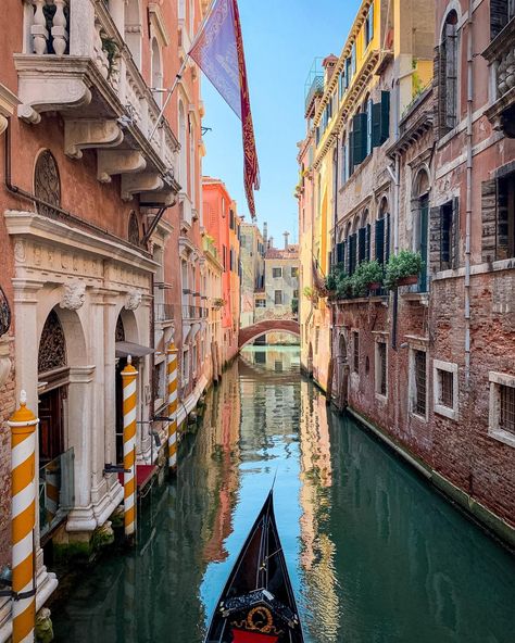 Visite de Venise en 4 jours - Itinéraire et incontournables - Runtothegate Venecia Italia Aesthetic, Italy Vatican City, Venice Grand Canal Taguig, Streets Of Venice, Grand Canal Venice, City Logo, Italy Aesthetic, Positano, Venice Italy