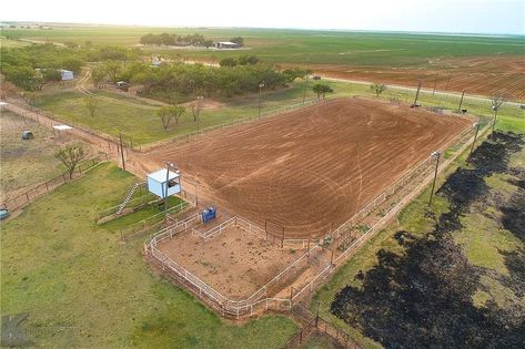 Outdoor Horse Arena, Rodeo Arena, Outdoor Arena Horses, Roping Arena, Roping Arena Ideas, Equestrian Stables, Horse Arena, Horse Facility, Horse Barn Ideas Stables