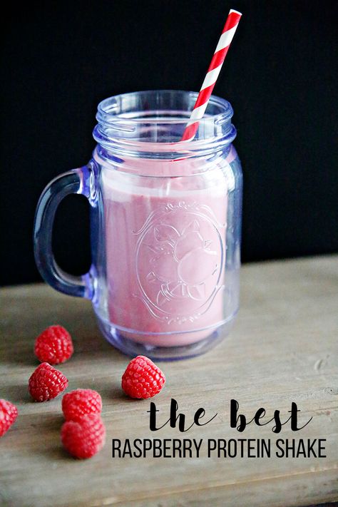 Healthy: The Best Raspberry Protein Shake. Easy recipe to make to get extra protein in your diet! #drinkitallin Raspberry Protein Shake, Shakes Healthy, Breakfast Shakes, Extra Protein, Diy Drinks, Protein Power, Healthy Shakes, Quick Snack, Diet Vegetarian