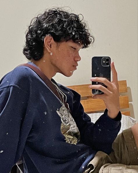 side profile mirror selfie curly hairstyle semi-mullet Side Profile Mirror Selfie, Curly Hair Side Profile, Semi Mullet, Side Profile Selfie, Face References, Messy Curls, Curly Mullet, Face Reference, Side Profile