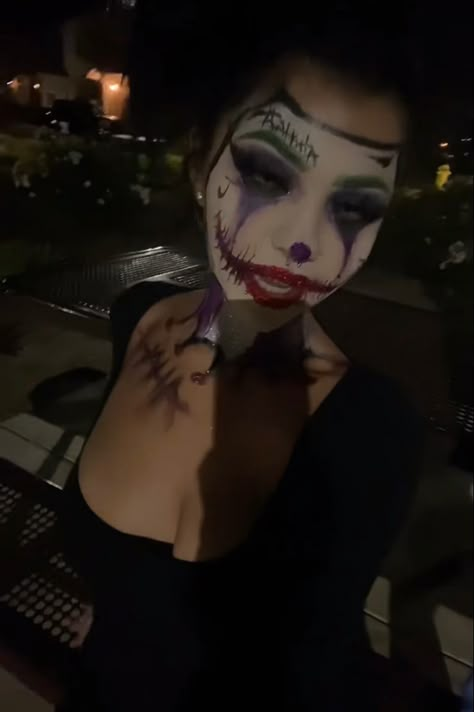 Clown Makeup Ideas For Halloween, Joker Costume Black Female Outfit, White Contacts Halloween Costumes, Joker Halloween Makeup Easy, Scary Eye Makeup Halloween, Scary Makeup For Halloween, Scary Joker Makeup, Joker Costume Female Outfit Black Woman, Cute Halloween Costumes Scary