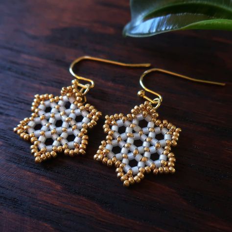 Beaded Mandala Pattern, Hexagon Mandala, Tree Heart, Seed Bead Jewelry Patterns, Mandala Jewelry, Stitch Earrings, Mandala Earrings, Beading Netting, Brick Stitch Earrings