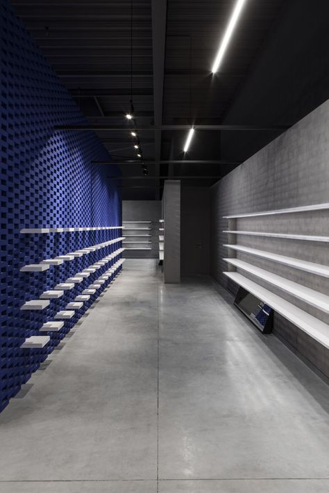 Store Interior Design, Retail Store Interior Design, Retail Interior Design, Retail Store Interior, Retail Concepts, Industrial Space, Bar Interior, Blue Accent, Retail Interior