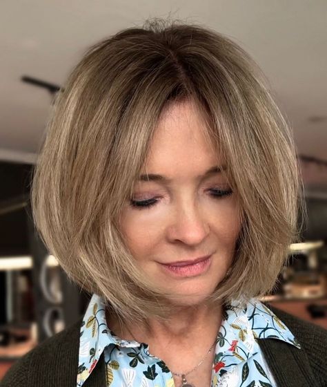 Middle Part Dirty Blonde Bob with Shadow Roots Neck Length Bob, Dirty Blonde Bob, Lob Bangs, Wavy Bob Haircut, Medium Length Hairstyles For Women, Modern Bob Haircut, Shadow Roots, Shoulder Length Bob Haircut, A Line Haircut