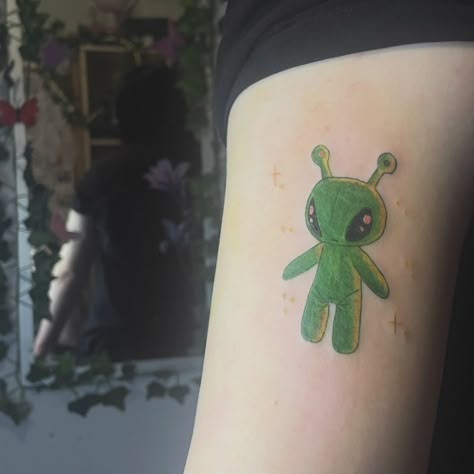 Ikea alien plushie Ikea Alien Drawing, Alien Plushie Ikea, Ikea Alien Pfp, Ikea Alien Plush, Cute Alien Tattoo, Alien Pfp, Ikea Plushies, Alien Core, Ikea Alien