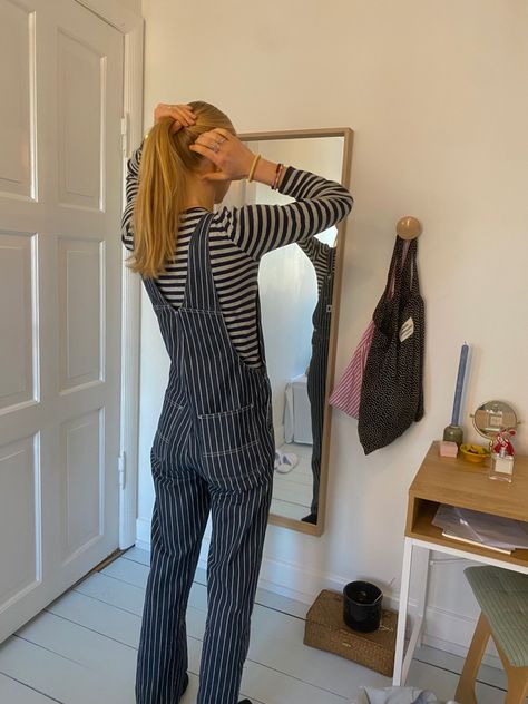 Pinstripe Overalls Outfit, Striped Overalls Outfits, Carhartt Overalls Outfit, Uni Fashion, Scandi Fashion, Carhartt Overalls, Visionary Fashion, Cute Jumpers, Overalls Fashion