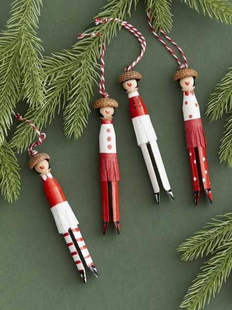 Clothes Pin Ornaments, Clothespin Ornament, Clothespin Crafts Christmas, Fun With Kids, Christmas Clothespins, Christmas Craft Ideas, Christmas Craft Fair, Fun Christmas Crafts, Clothespin Dolls