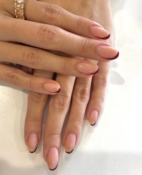 Nude Nails Simple Design, Minimalist Nail Art Almond, Small Almond Nails, Nail Art Almond Nails, Minimalistic Nails, Nail Art Almond, Nails December, Nail Art Inspo, Natural Nails Manicure