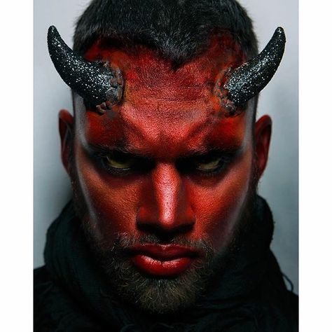 Lucifer Halloween Costume Men, Demon Halloween Makeup, Devil Makeup Halloween, Mens Halloween Makeup, Demon Makeup, Demon Costume, Devil Makeup, Halloweenský Makeup, Monster Makeup