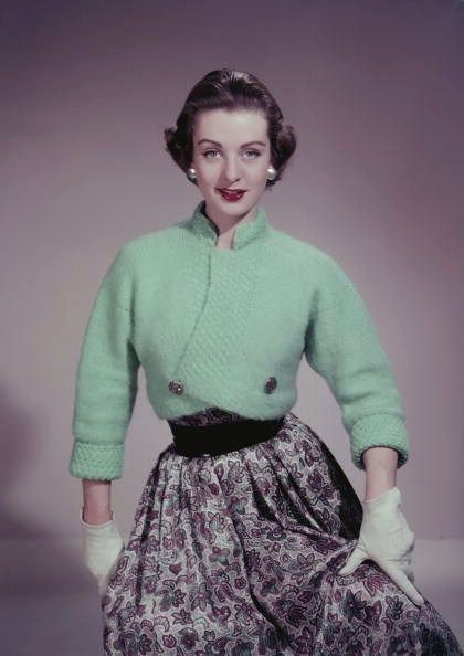 1950s Winter Fashion, 1950s Suburbia, Feminine Winter, Wardrobe List, 1950s Sweater, 60s Vintage Fashion, My New Haircut, Mid Century Fashion, Vintage Knitwear