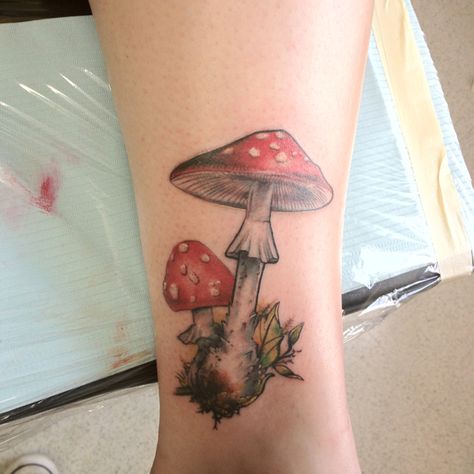 Amanita Muscaria tattoo --- mine! Amanita Muscaria Tattoo, Amanita Tattoo, Amanita Phalloides, Tattoo Planning, Poison Garden, Mushroom Tattoo, Surreal Tattoo, Mushroom Tattoos, Lovers Pics