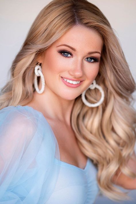 Headshots Outfits, Pageant Headshots, Pageant Makeup, Miss Pageant, Miss Texas, Pageant Hair, Beauty Queens, Hair Inspo, Hair Color