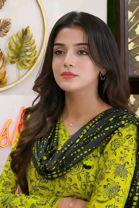 Laiba Khan Pakistani Actress, Laiba Khan, Pakistan Fashion Week, Iranian Beauty, Cute Celebrity Couples, Beautiful Red Dresses, Turkish Women Beautiful, Pakistan Fashion, Asian Bridal