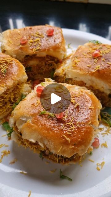 Dabeli Recipe, Snacks Indian, Street Food Recipes, Bike Modification, Peanut Chutney, Ye Ye, Good Morning Flowers Rose, Creative Food Art, Indian Snacks