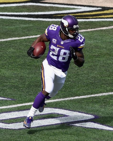 Vikings Cheerleaders, Nfl Vikings, Adrian Peterson, Tarheels Basketball, Football Pics, Ou Football, Canadian Football, Minnesota Vikings Football, Football American