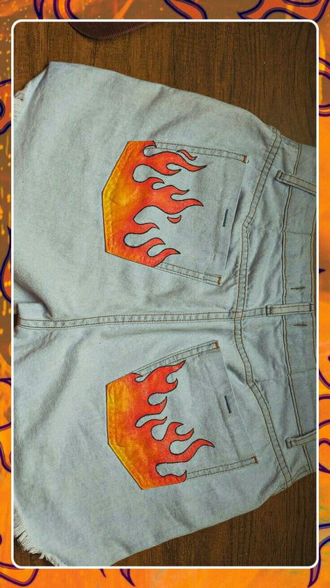 Painted Jeans Diy Ideas Easy, Painting Pants Ideas, Coachella Theme, Custom Jeans Diy, Diy Pants, Painted Shorts, Diy Denim Jacket, Painted Clothes Diy, Artsy Outfit