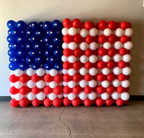 USA Flag balloon wall Flag Balloon Wall, Usa Theme Party Decorations, American Flag Balloon Wall, Fourth Of July Balloon Garland, Fourth Of July Balloons, 4th Of July Balloons, Usa Theme Party, Patriotic Balloons, Marquee Numbers